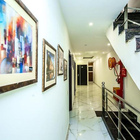 Hotel Wisteria -Main Highway Hotel Zirakpur Eksteriør bilde