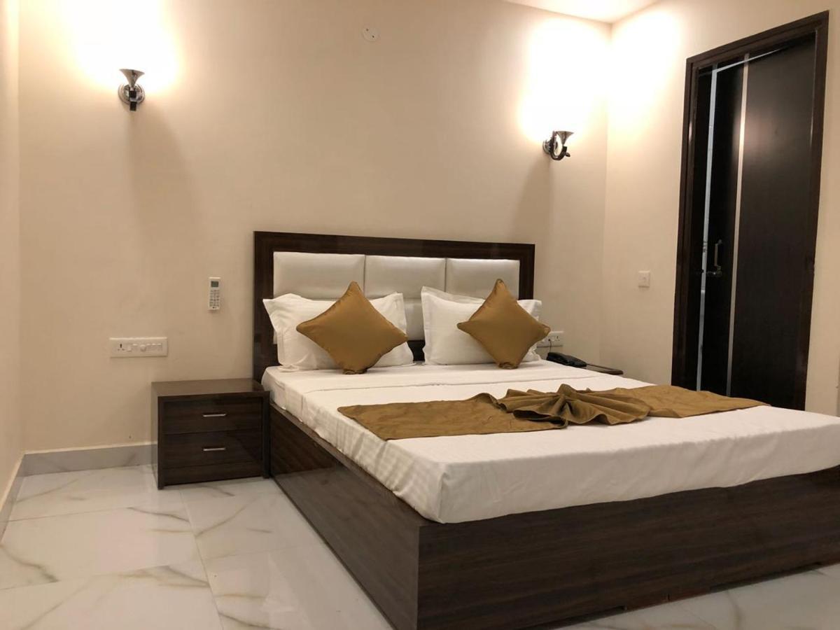 Hotel Wisteria -Main Highway Hotel Zirakpur Eksteriør bilde