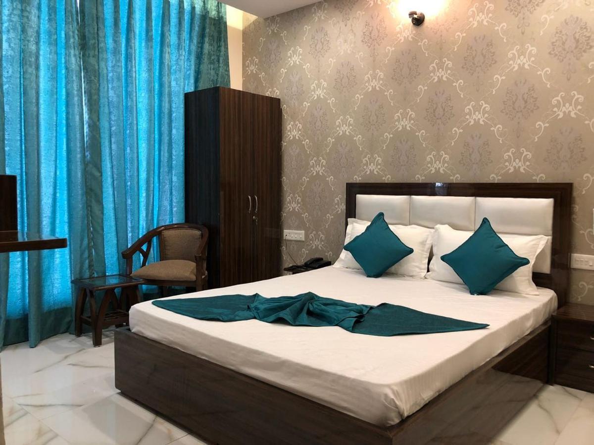 Hotel Wisteria -Main Highway Hotel Zirakpur Eksteriør bilde