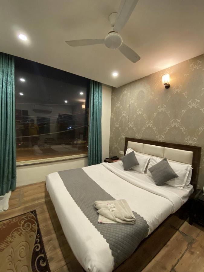 Hotel Wisteria -Main Highway Hotel Zirakpur Eksteriør bilde