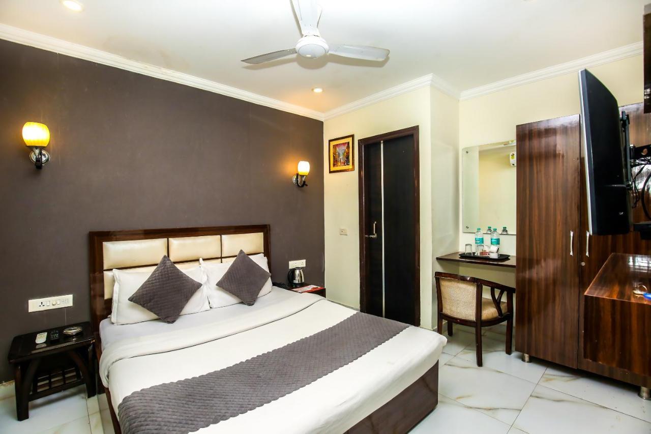 Hotel Wisteria -Main Highway Hotel Zirakpur Eksteriør bilde