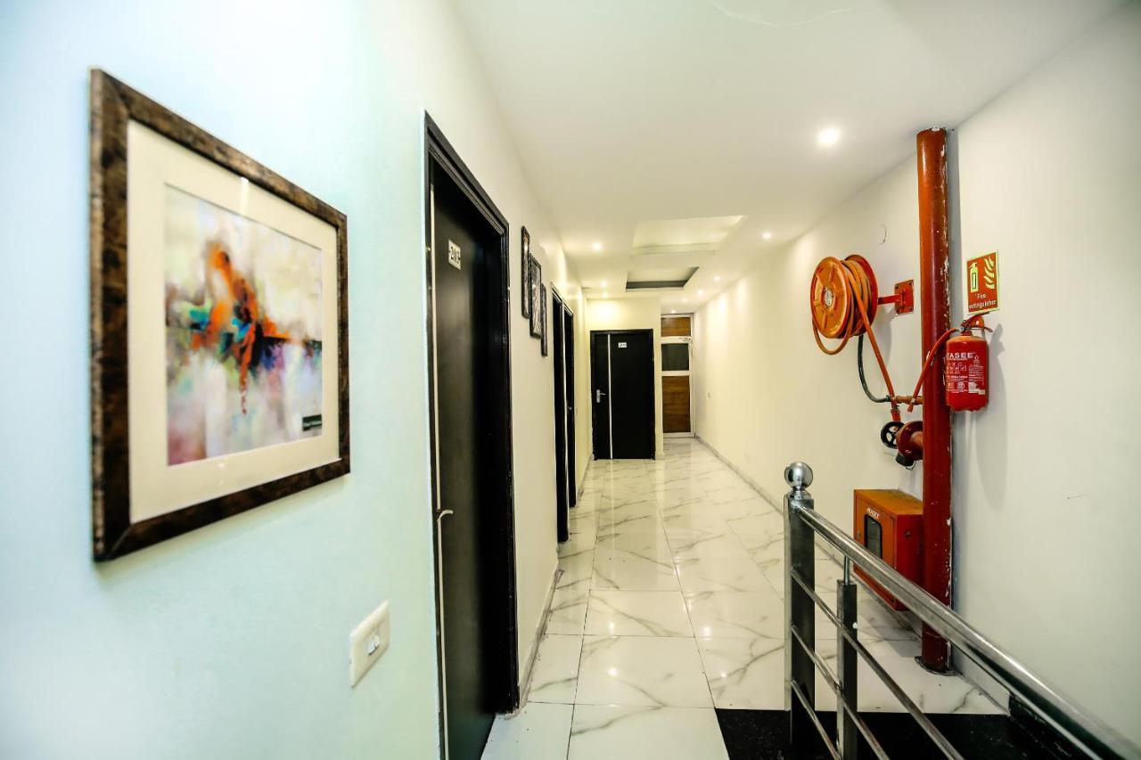 Hotel Wisteria -Main Highway Hotel Zirakpur Eksteriør bilde
